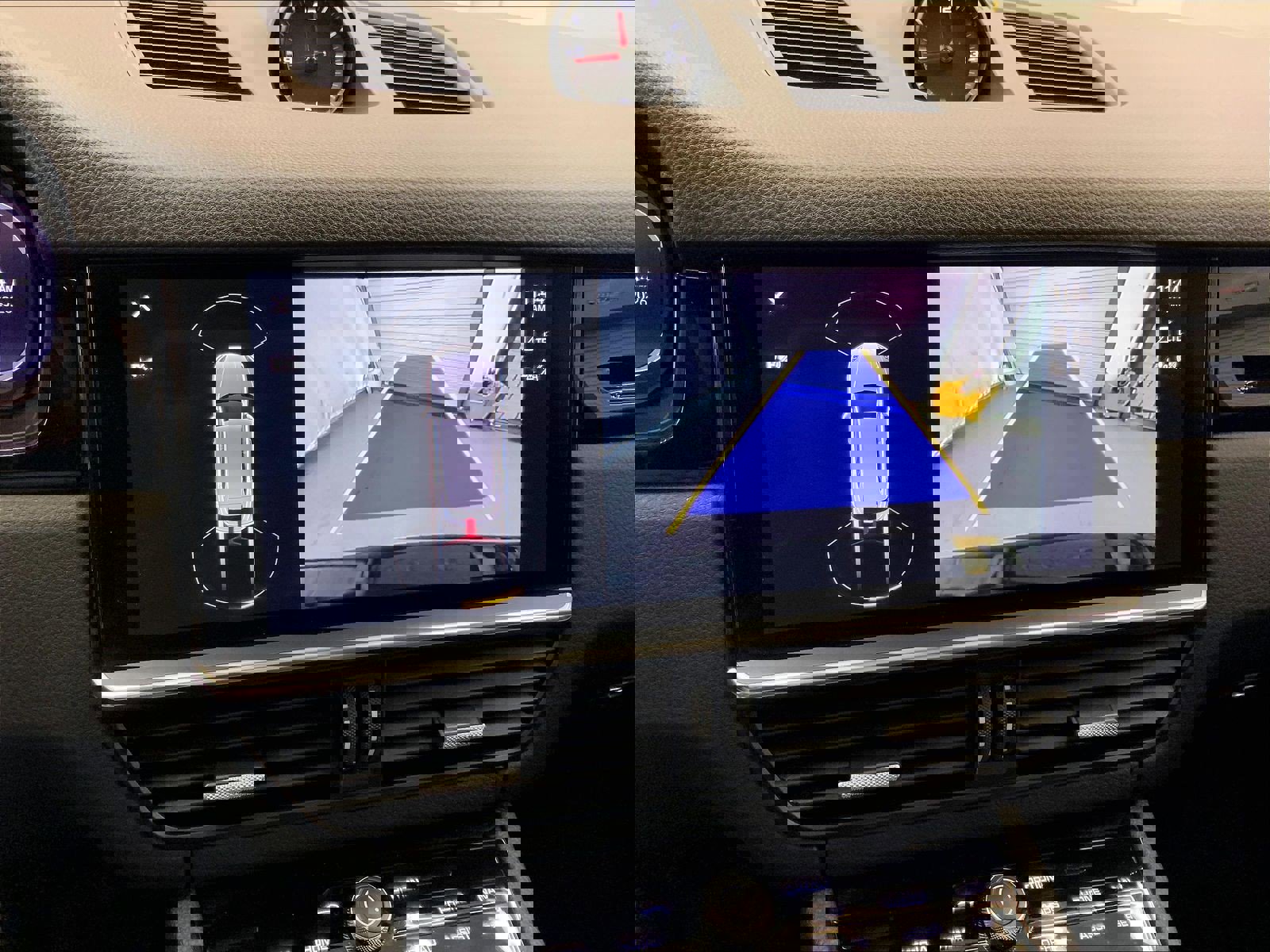 Used 2023 Porsche Cayenne image 25