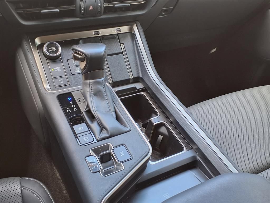 Used 2024 Lexus GX 550 w/ Cold Area Package AWD/4WD image 14