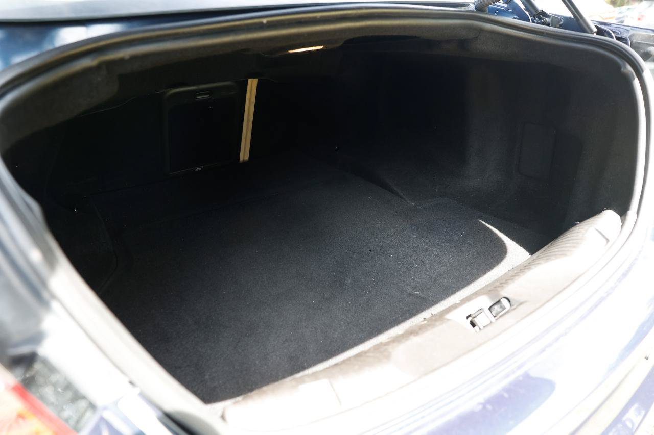Used 2012 Jaguar XF Portfolio RWD image 24