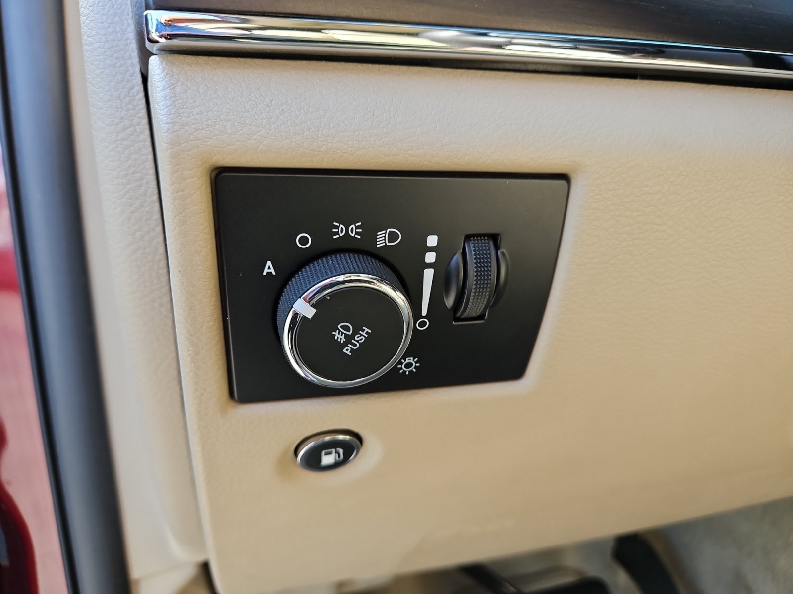 Used 2018 Jeep Grand Cherokee Overland AWD/4WD image 22