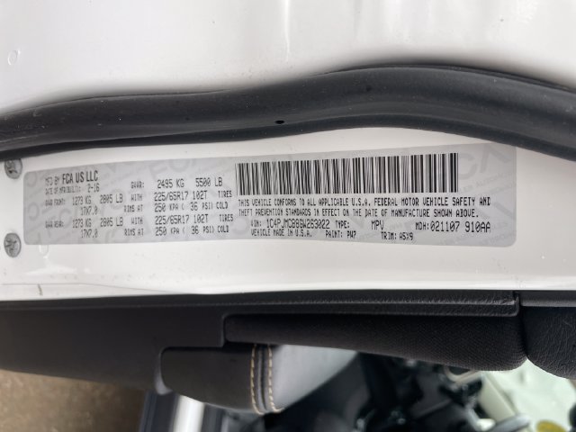 Used 2016 Jeep Cherokee Latitude w/ Cold Weather Group AWD/4WD image 20