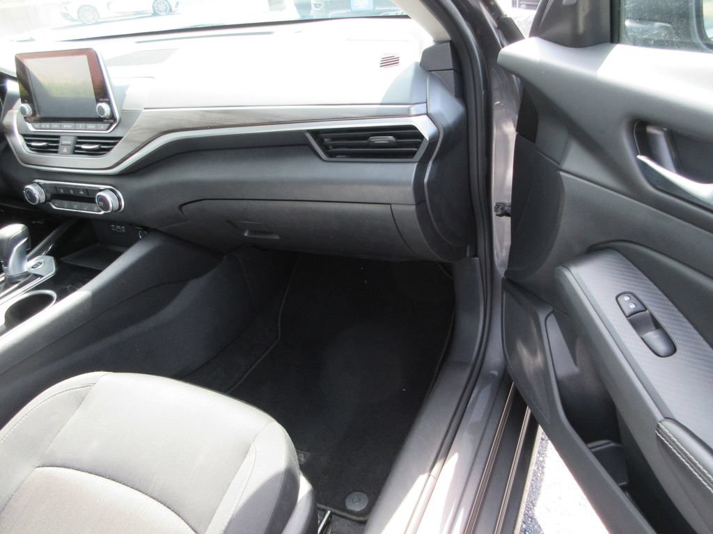 Used 2024 Nissan Altima 2.5 SV FWD image 17