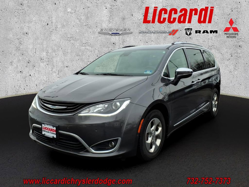 Used 2018 Chrysler Pacifica Limited w/ Advanced Safetytec Group image 3