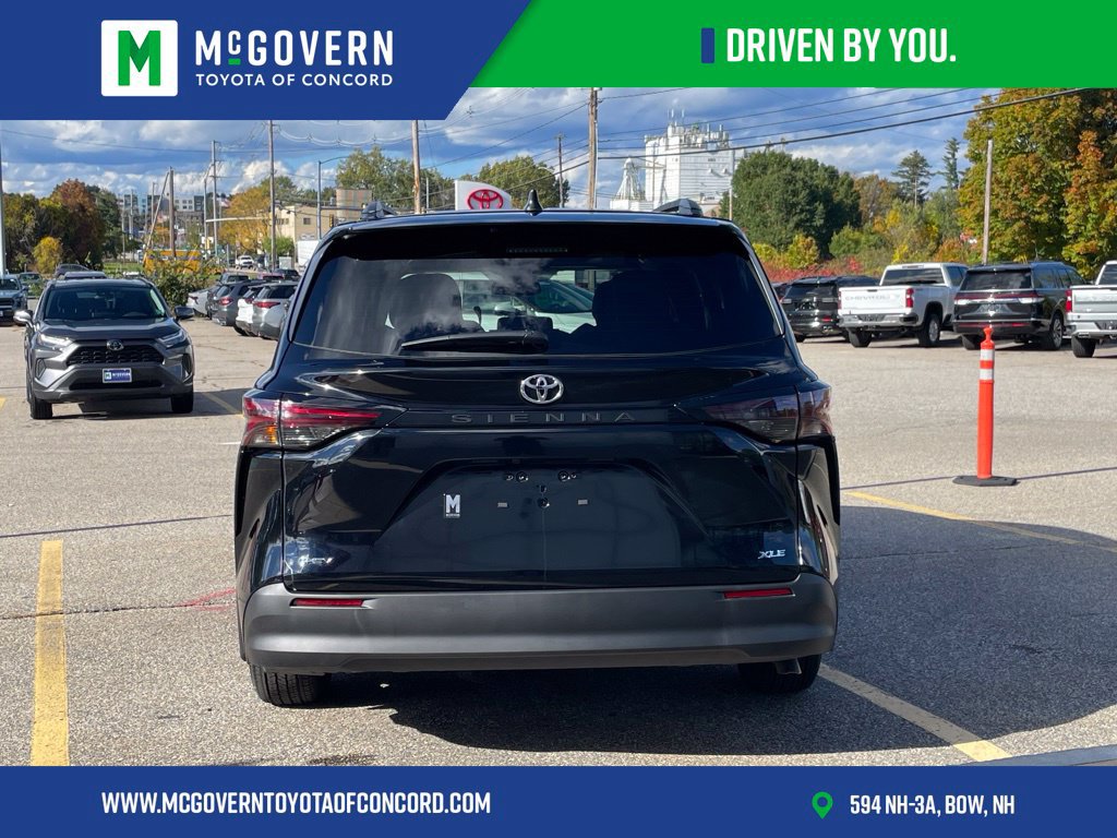 Used 2026 Toyota Sienna XLE FWD image 4