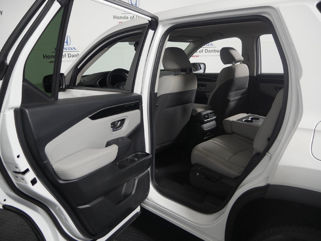 Used 2023 Honda Pilot LX image 9