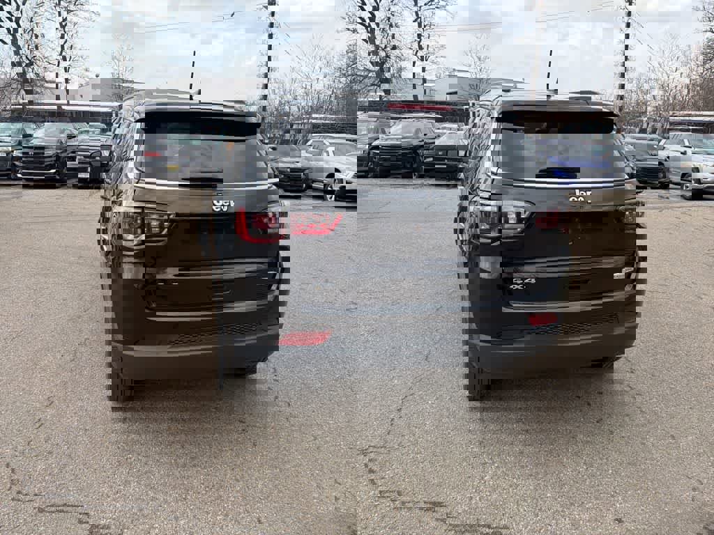 Used 2022 Jeep Compass Latitude image 12