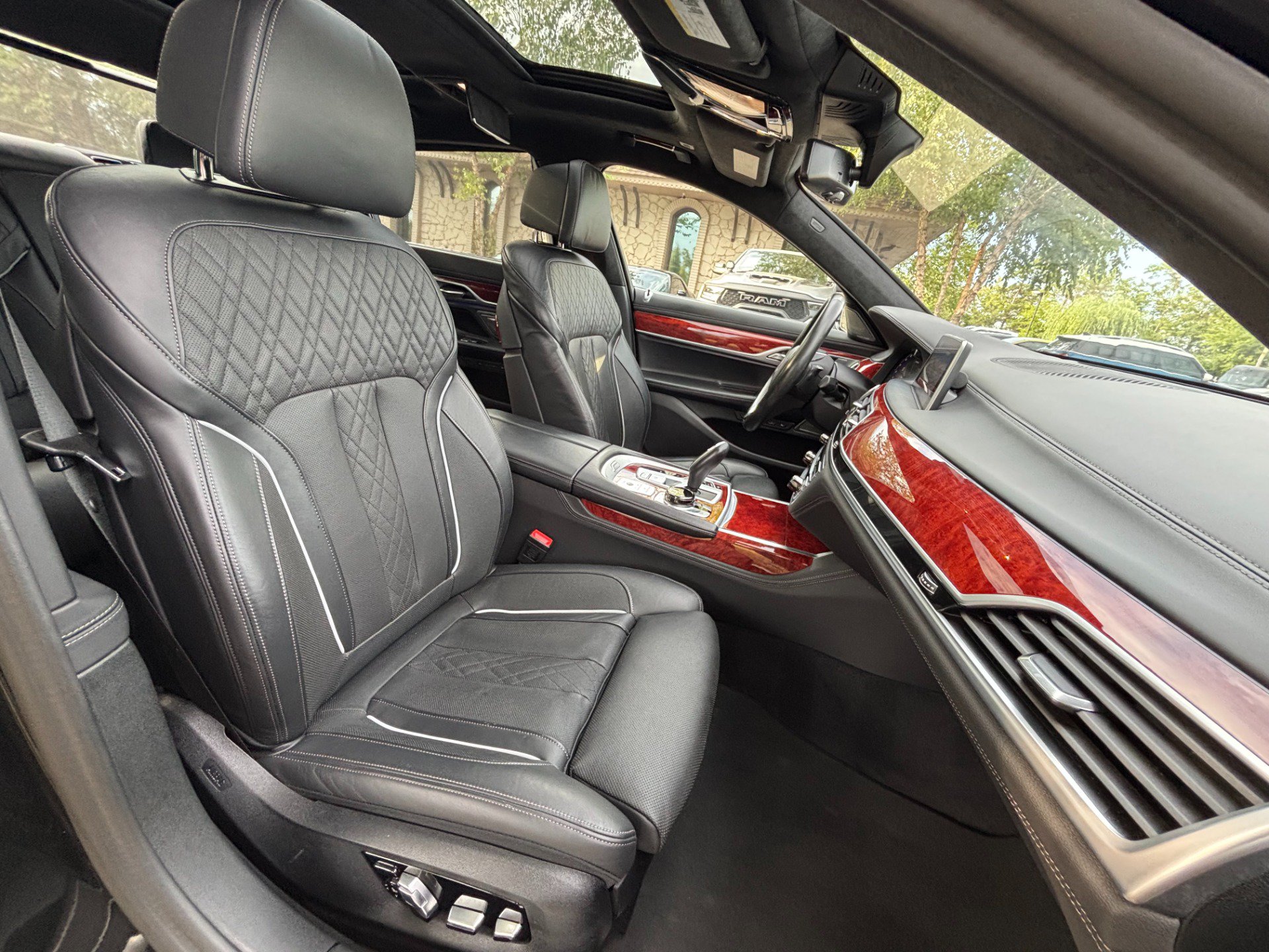 Used 2022 BMW ALPINA B7 xDrive w/ Luxury Rear Seating Package AWD/4WD image 28