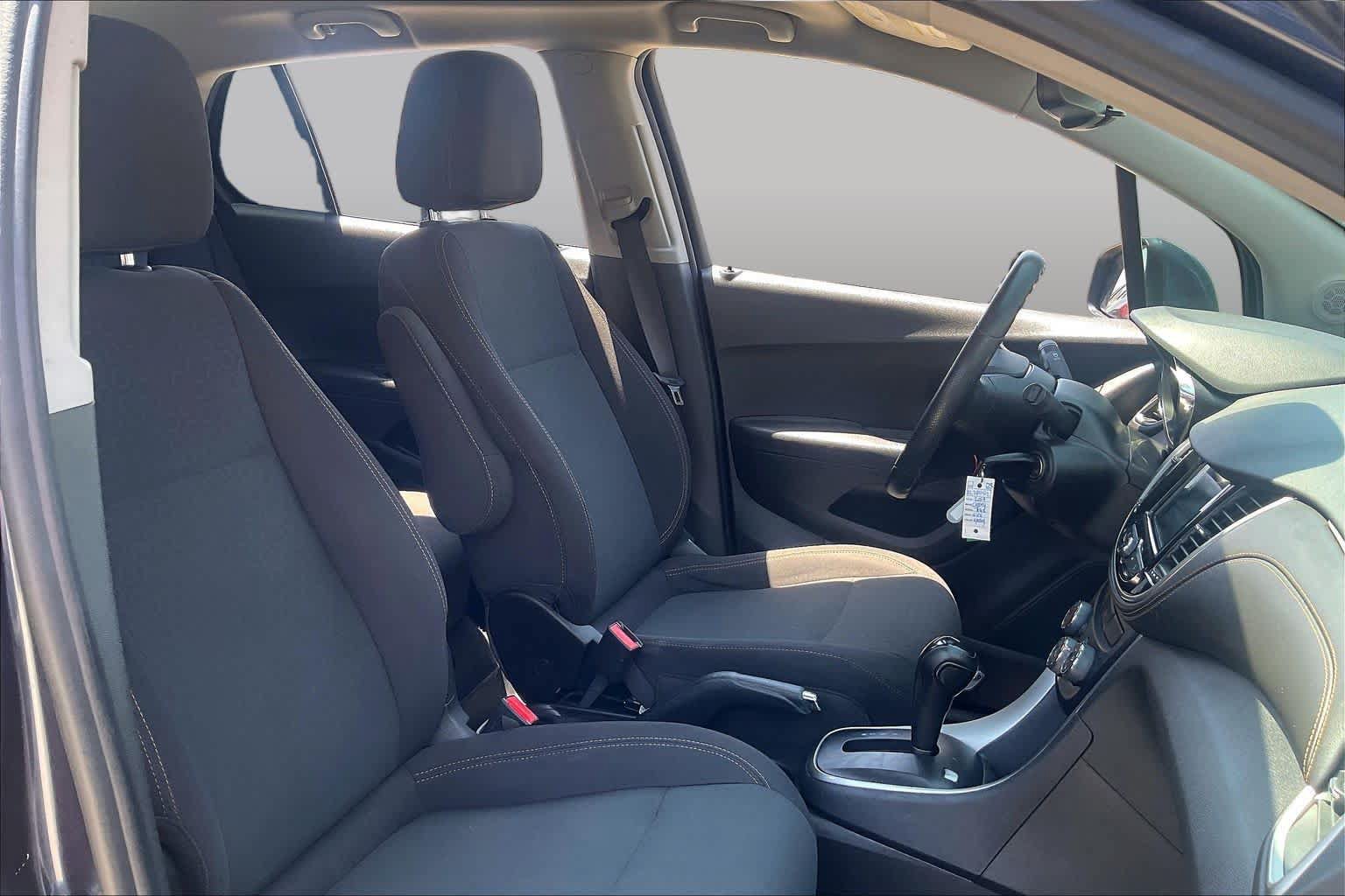 Used 2019 Chevrolet Trax LS w/ Tint and Cruise Package FWD image 9