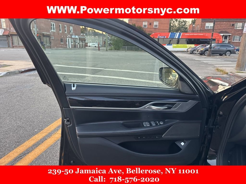 Used 2020 BMW 750i xDrive w/ Executive Package image 29