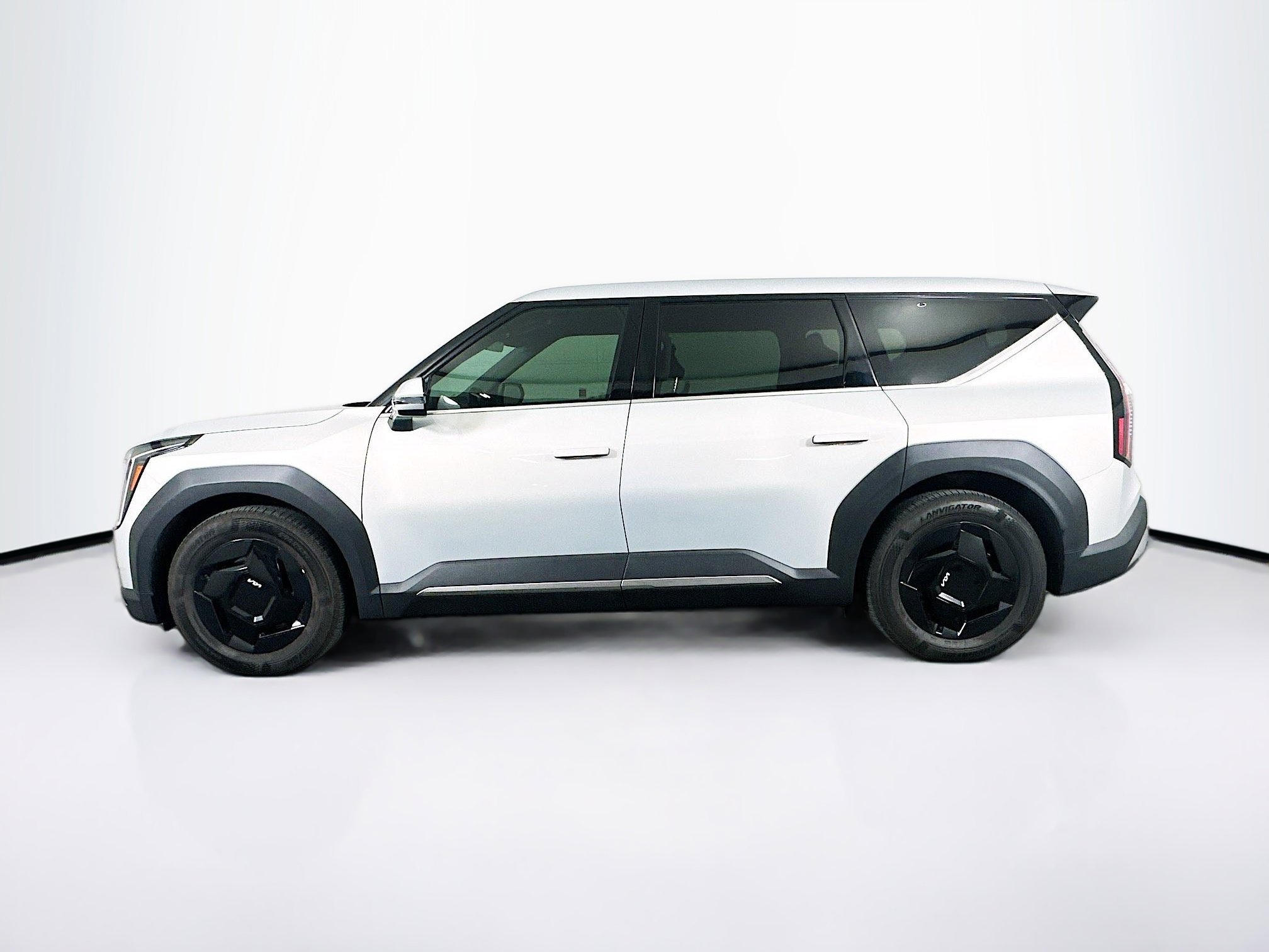 Used 2024 Kia EV9 Light RWD image 4