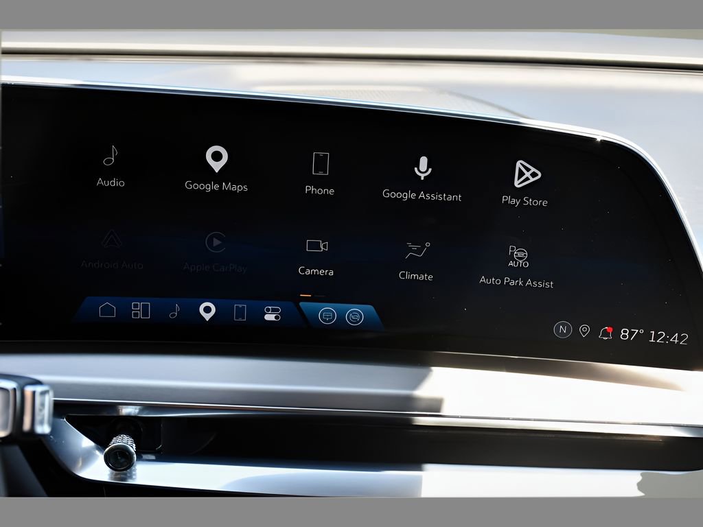 Certified 2024 Cadillac Lyriq Luxury AWD/4WD image 19