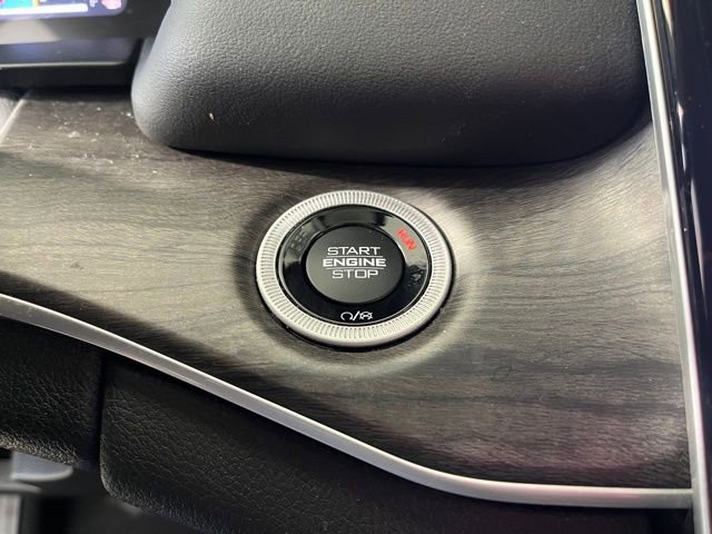 Used 2024 Jeep Grand Cherokee Limited w/ Black Appearance Package image 24