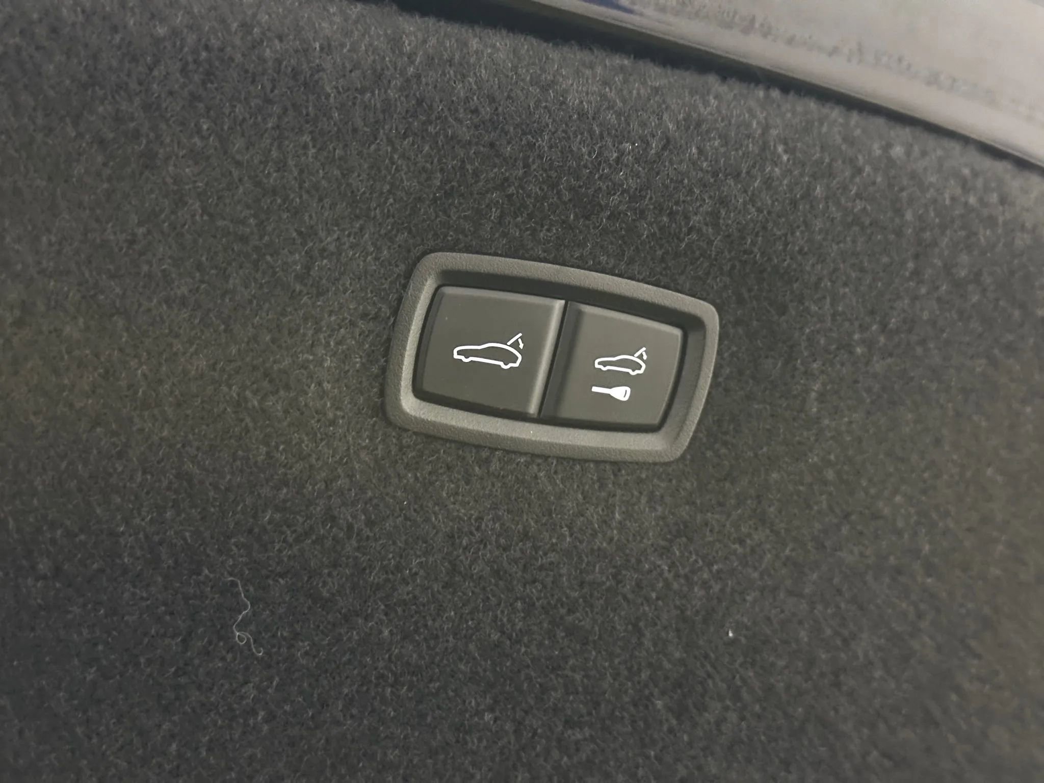 Used 2022 Porsche Taycan image 18