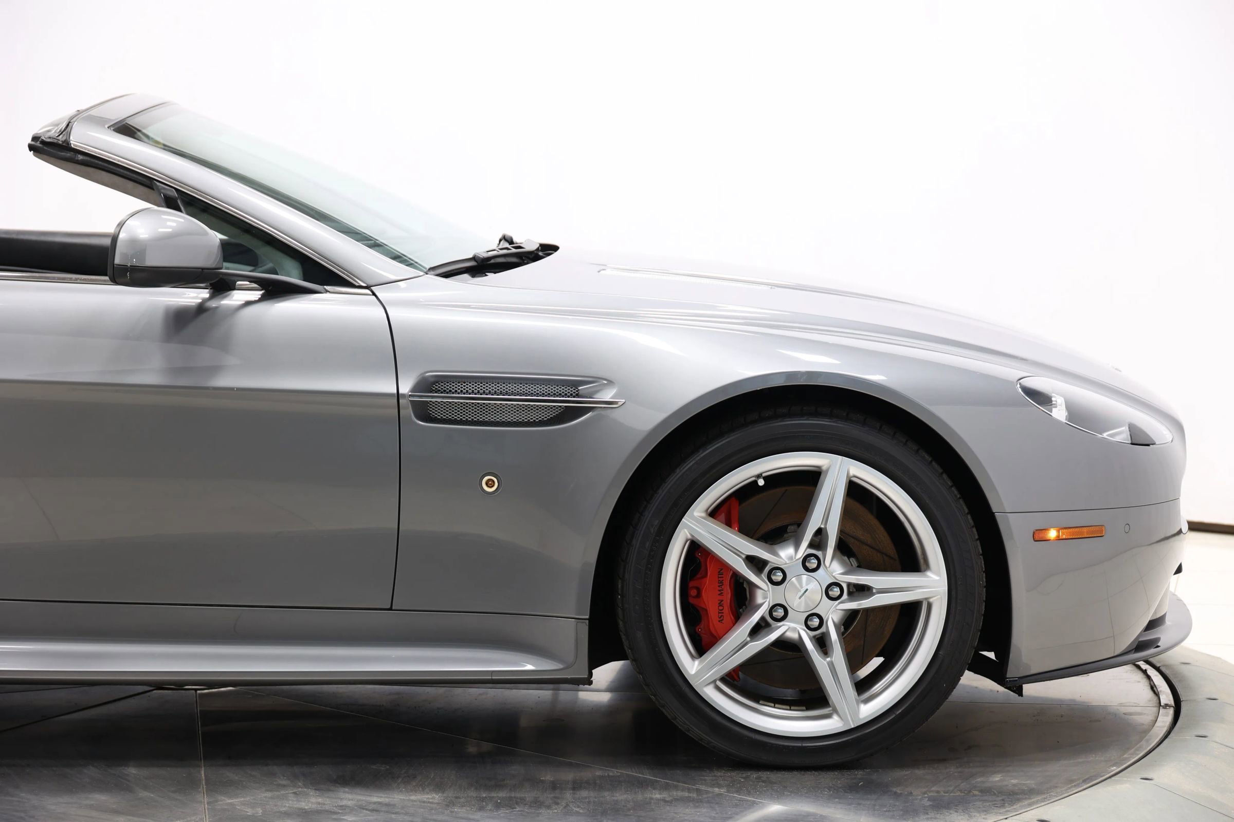 Used 2016 Aston Martin V8 Vantage S RWD image 43