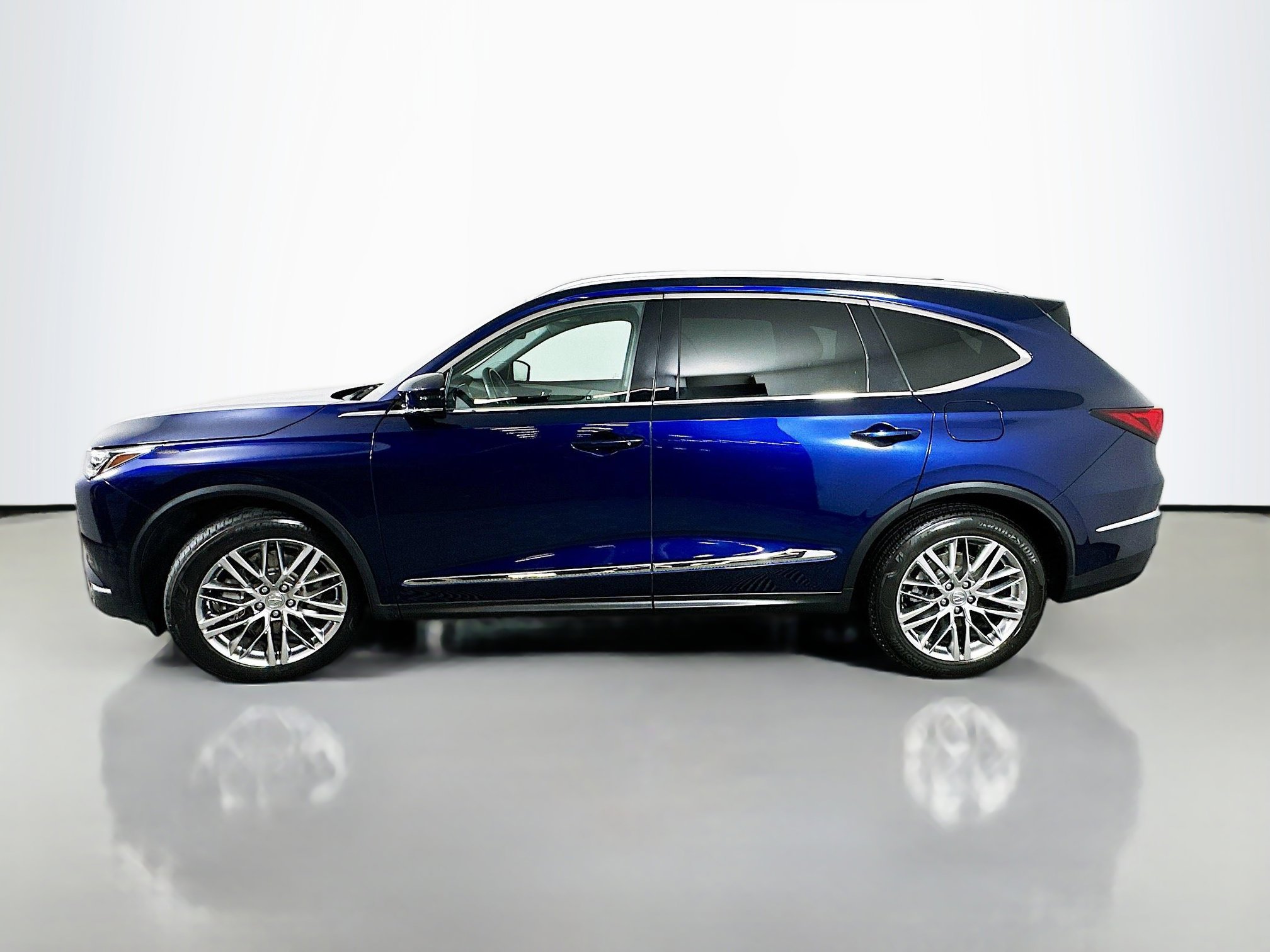 Used 2023 Acura MDX SH-AWD w/ Advance Package image 4