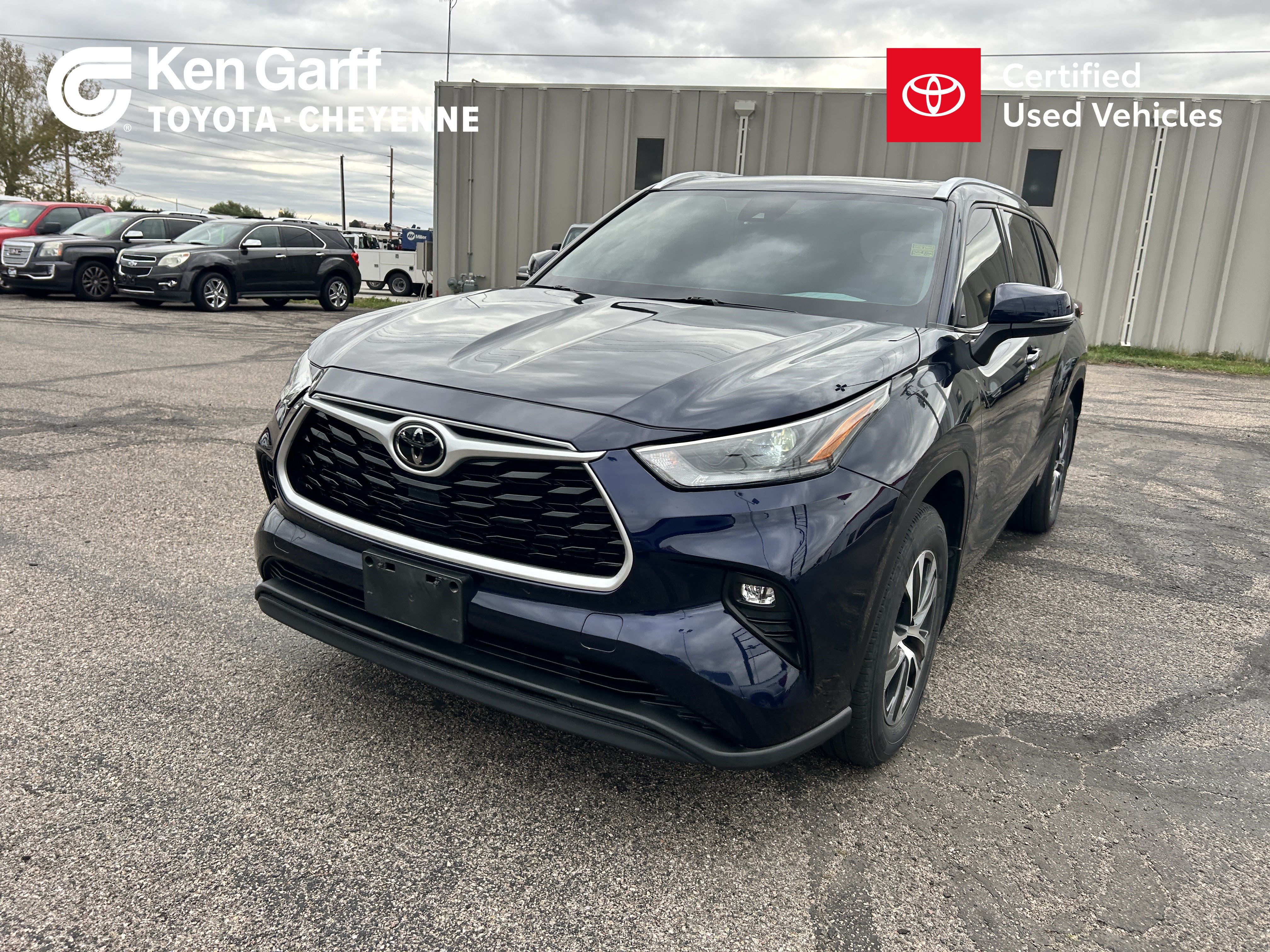 Used 2021 Toyota Highlander XLE AWD/4WD image 1