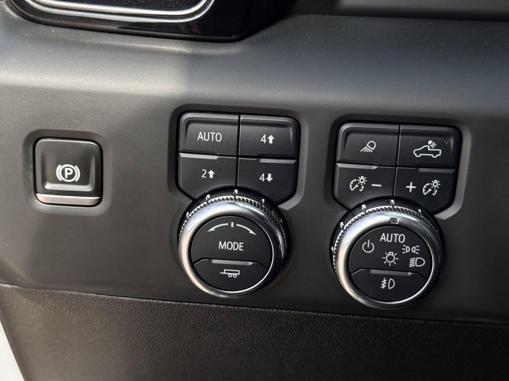 Used 2025 GMC Sierra 2500 AT4 w/ AT4 Premium Plus Package image 23