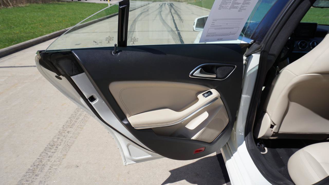 Used 2015 Mercedes-Benz CLA 250 image 26