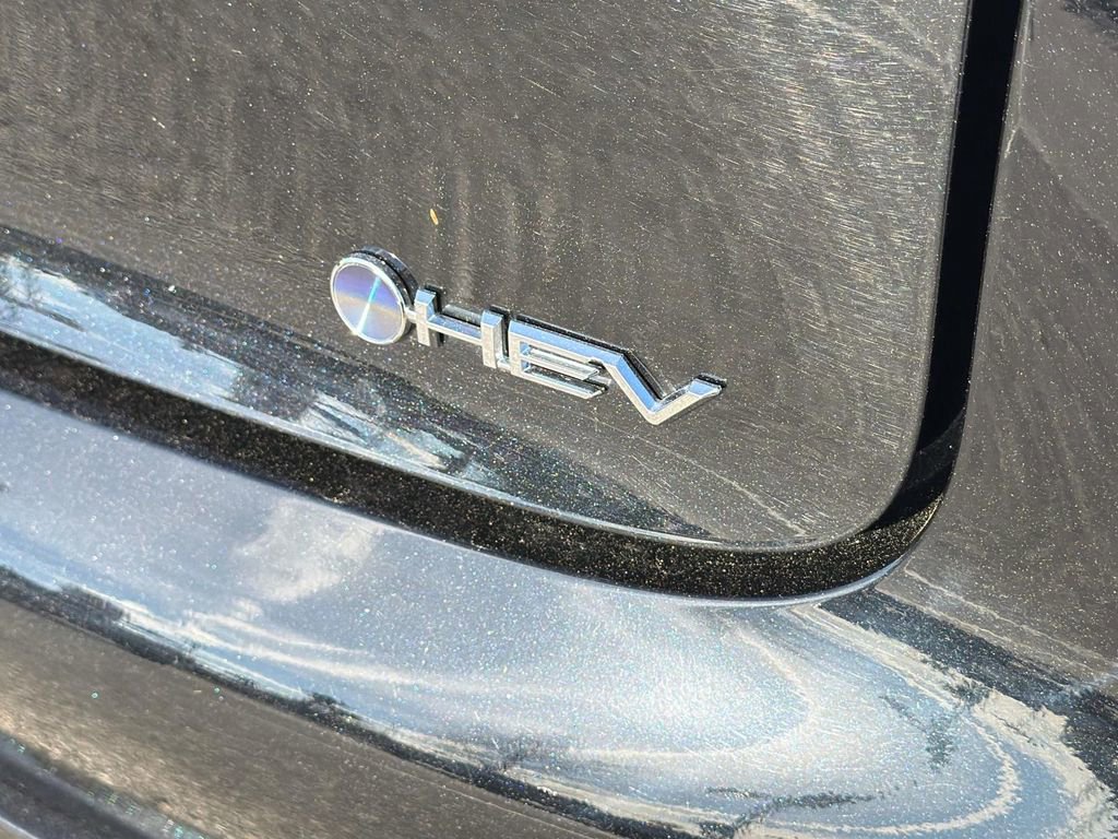 Used 2025 Toyota Prius XLE image 7