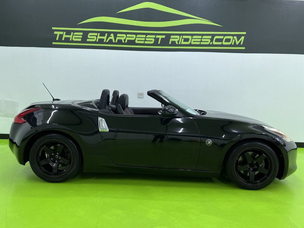 Used 2012 Nissan 370Z Touring RWD image 11