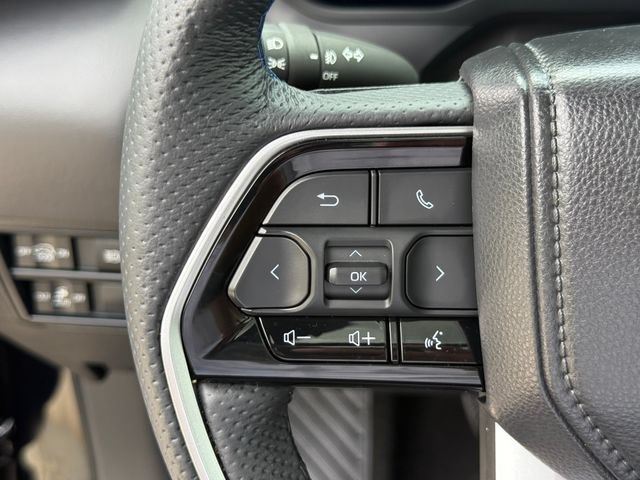 Used 2025 Toyota Sequoia Platinum AWD/4WD image 12