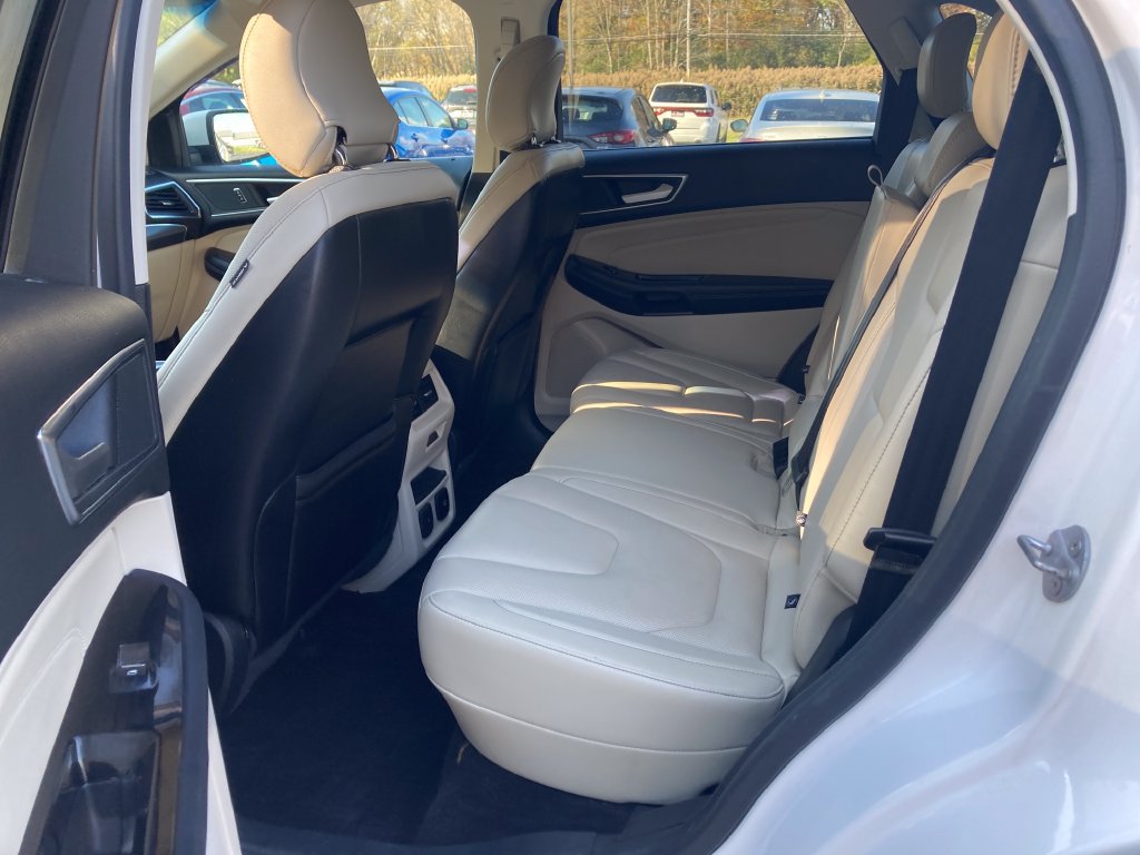 Used 2018 Ford Edge Titanium w/ Equipment Group 301A AWD/4WD image 32
