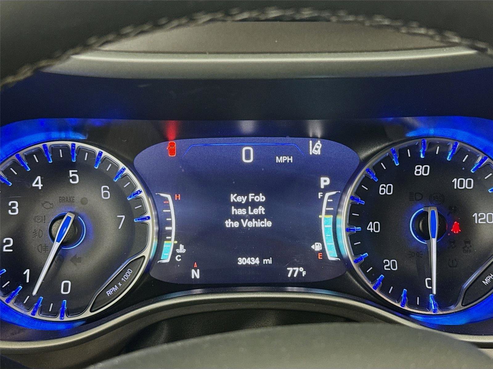 Used 2025 Chrysler Pacifica Select image 4