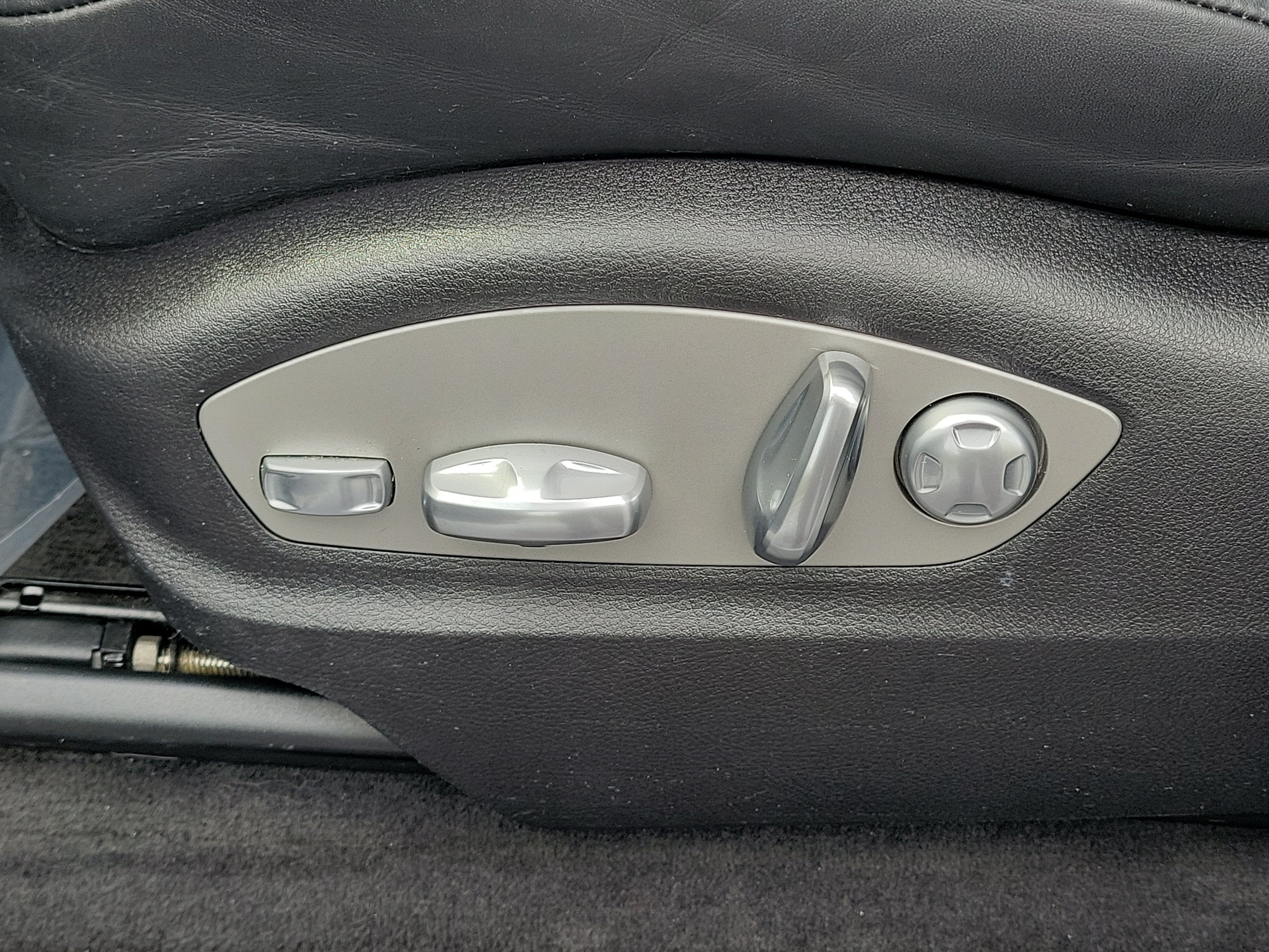 Used 2019 Porsche Macan AWD/4WD image 22