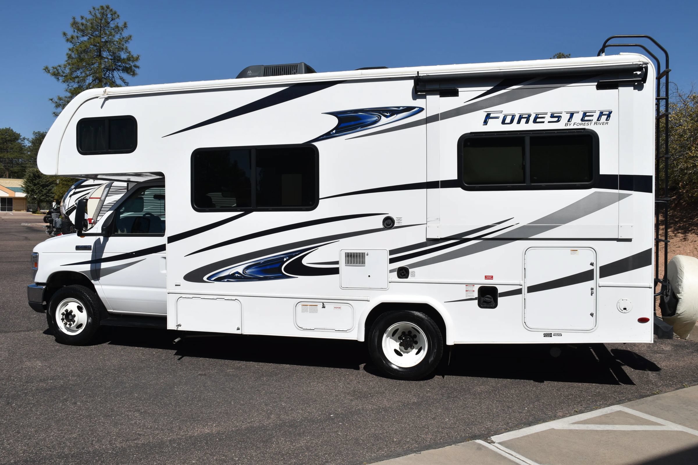 Used 2019 Ford E-450 and Econoline 450 Super Duty w/ Motorhome Prep Package RWD image 32