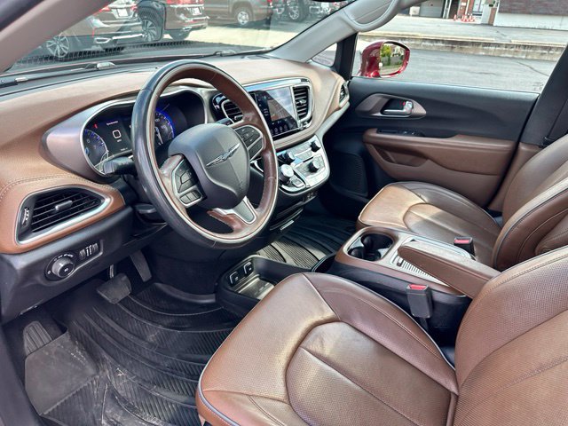 Used 2019 Chrysler Pacifica Limited w/ Tire & Wheel Group FWD image 13
