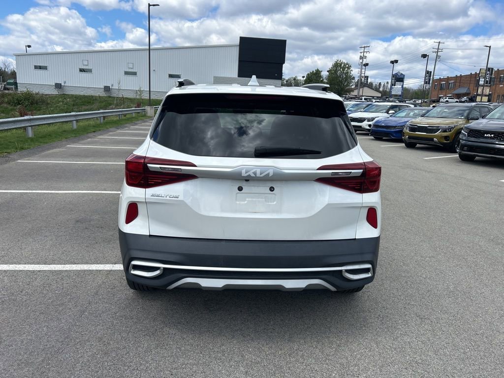 Certified 2022 Kia Seltos EX image 5