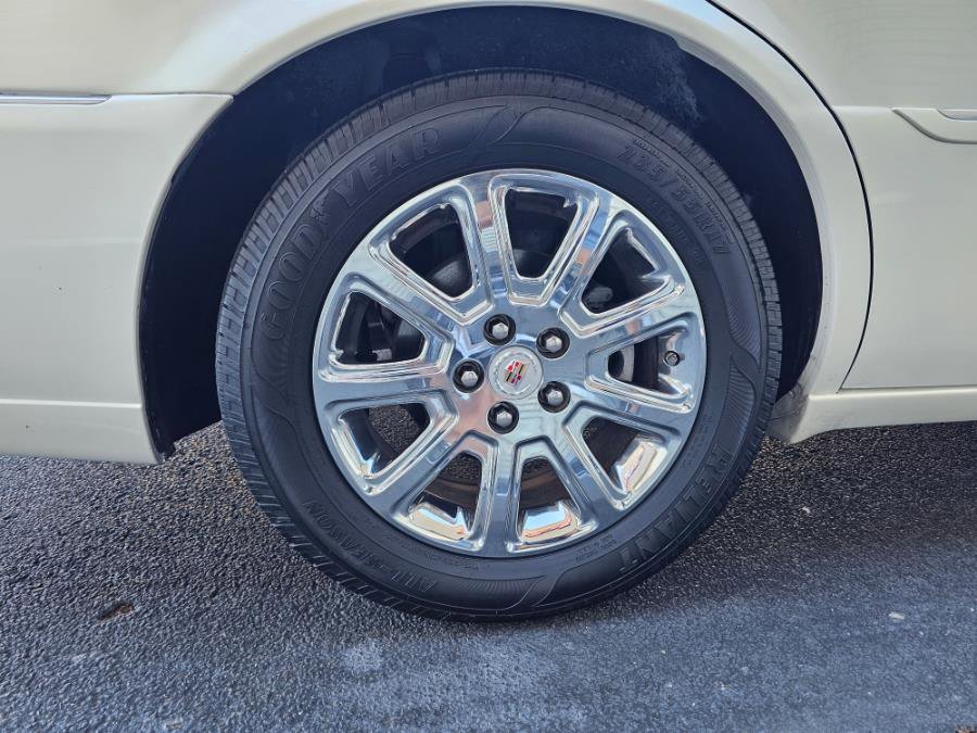 Used 2008 Cadillac DTS w/ Sun And Navigation Package FWD image 34