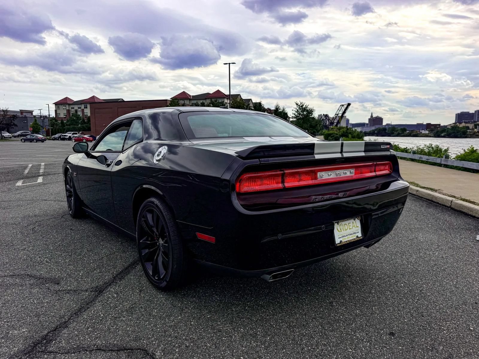 Used 2014 Dodge Challenger SRT8 w/ Harman/Kardon Audio Group RWD image 8