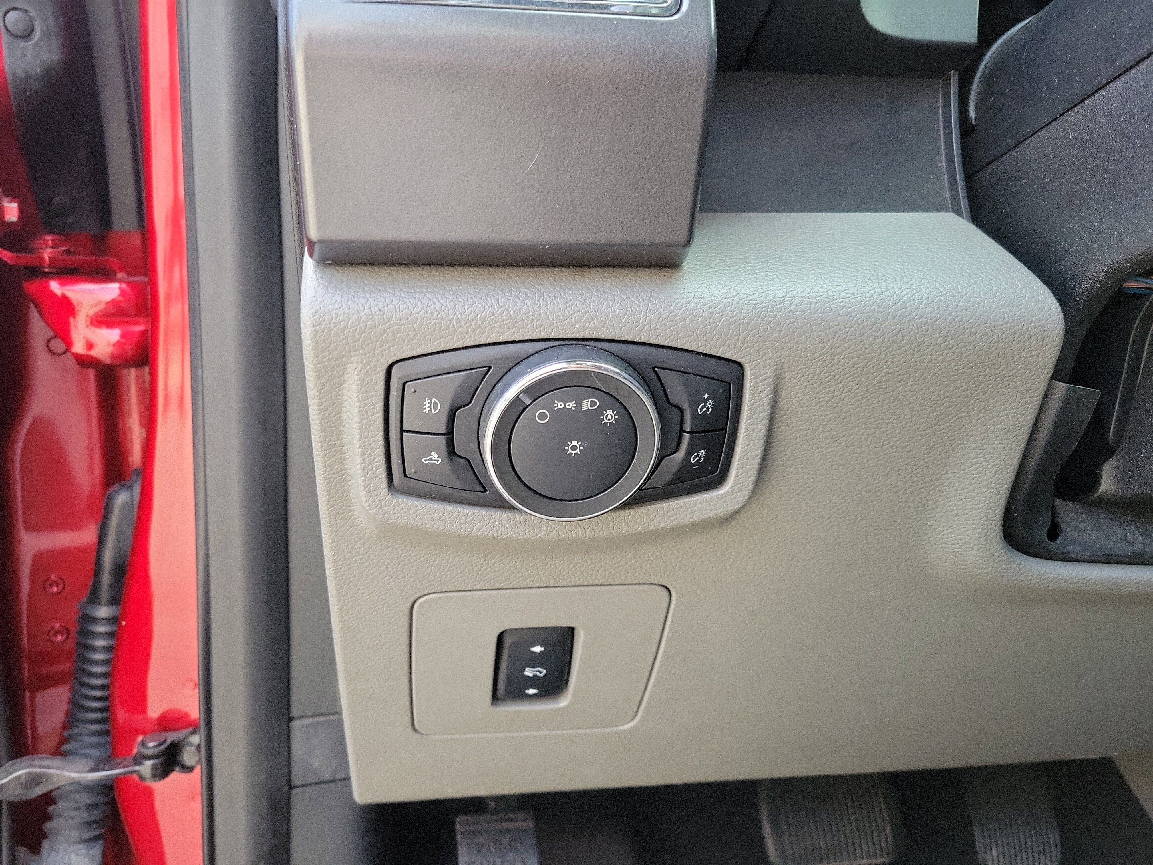 Used 2017 Ford F150 XLT w/ Equipment Group 302A Luxury image 15