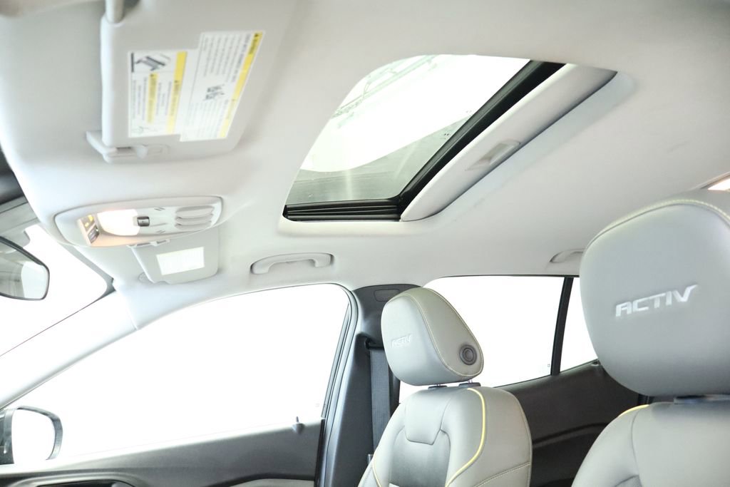 Used 2024 Chevrolet Trax ACTIV w/ Sunroof Package image 47