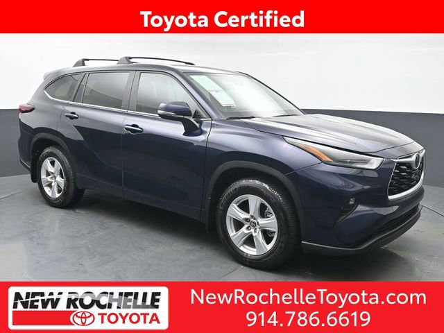 Used 2024 Toyota Highlander LE image 1