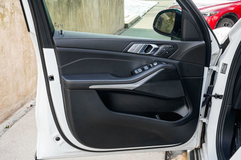 Used 2022 BMW X7 xDrive40i w/ Executive Package image 9