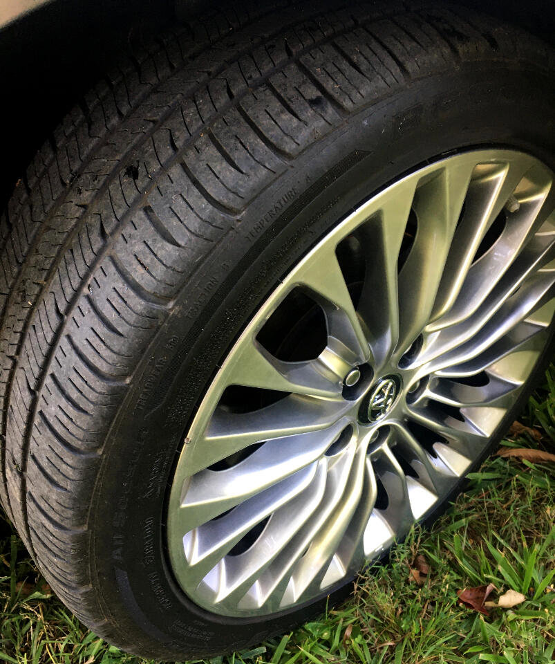 Used 2018 Toyota Avalon XLE Premium image 9