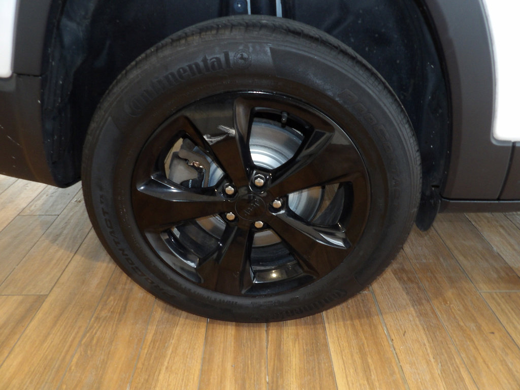 Used 2020 Jeep Cherokee Latitude Plus image 5