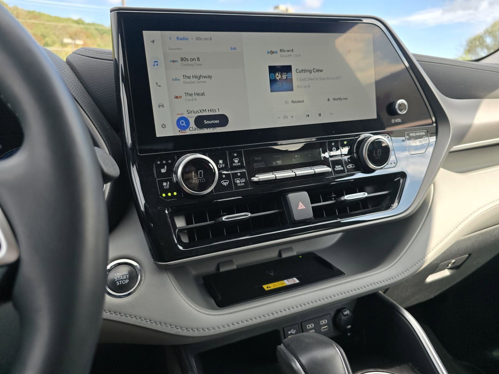 Used 2023 Toyota Highlander L image 27