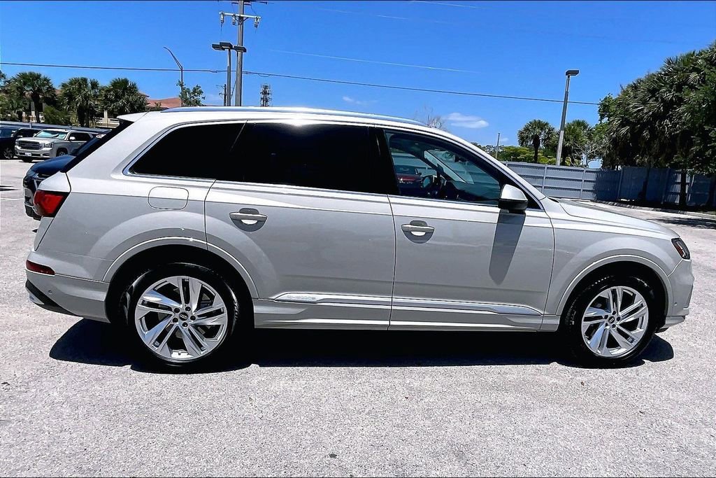 Used 2023 Audi Q7 3.0T Premium Plus w/ Premium Plus Package AWD/4WD image 4