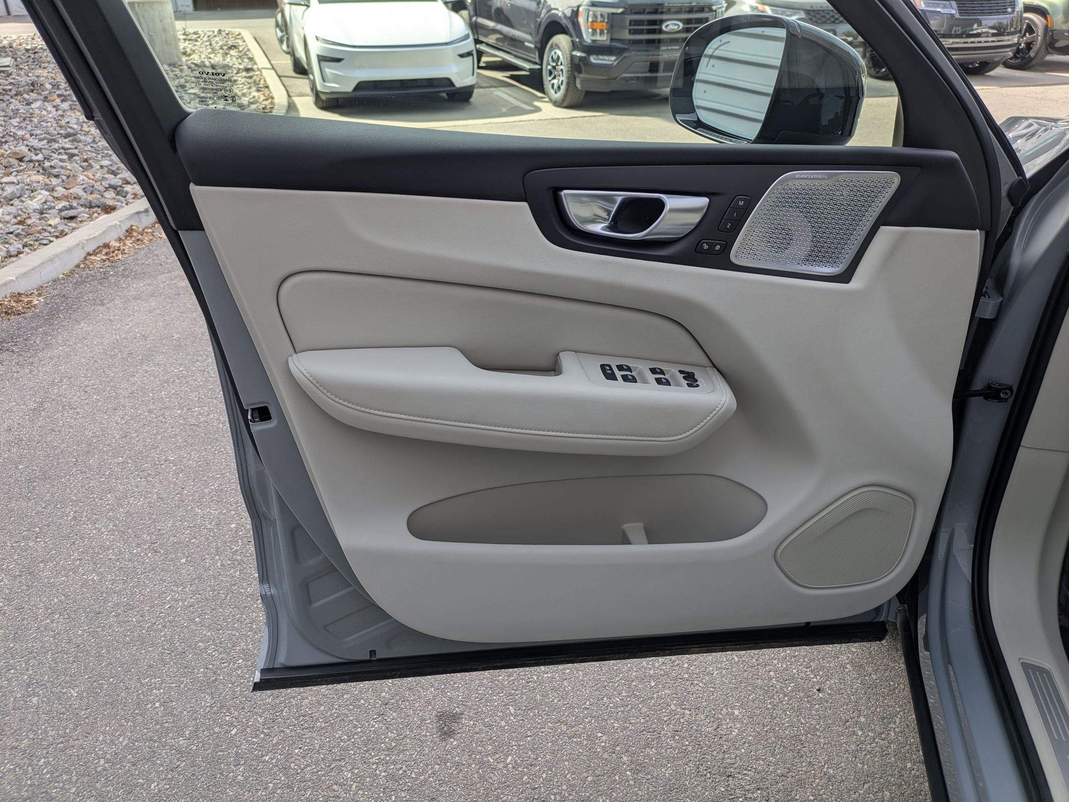 Used 2026 Volvo XC60 T8 Ultra image 12