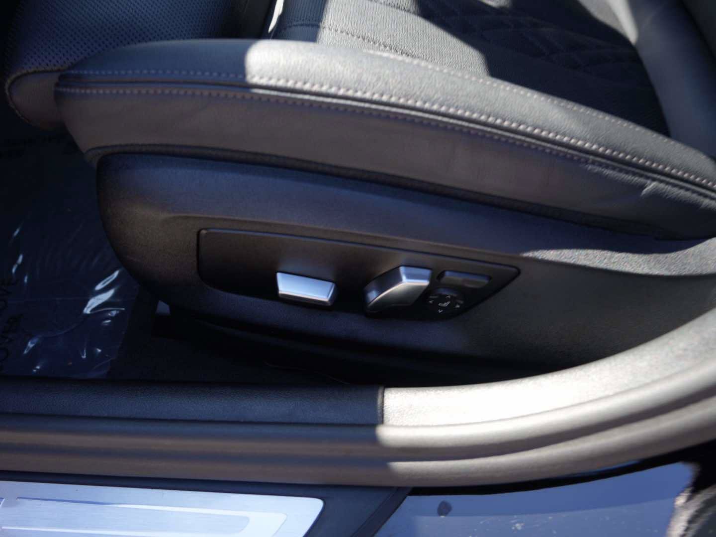 Used 2023 BMW 530i w/ Convenience Package RWD image 26