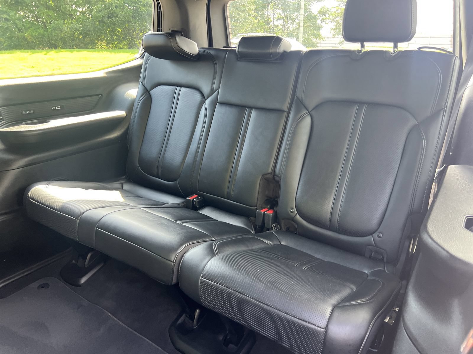 Used 2024 Jeep Wagoneer Series III AWD/4WD image 19