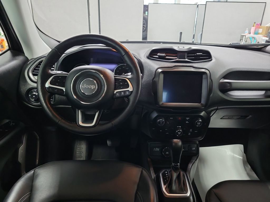 Used 2023 Jeep Renegade Limited image 3