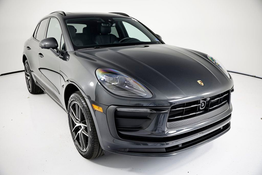 Certified 2025 Porsche Macan image 9