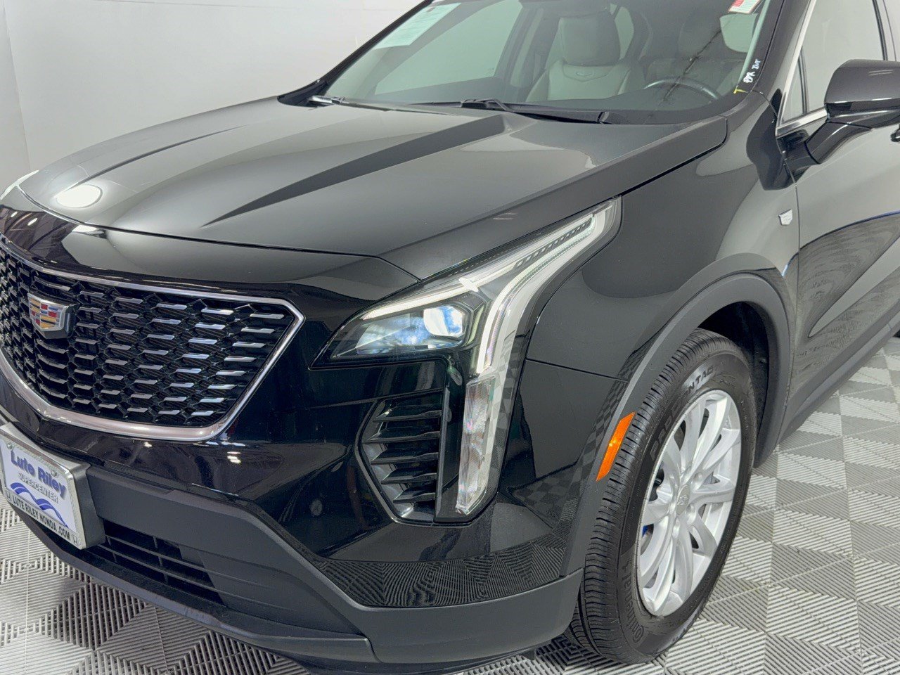 Used 2022 Cadillac XT4 Luxury w/ Cold Weather Package FWD image 12
