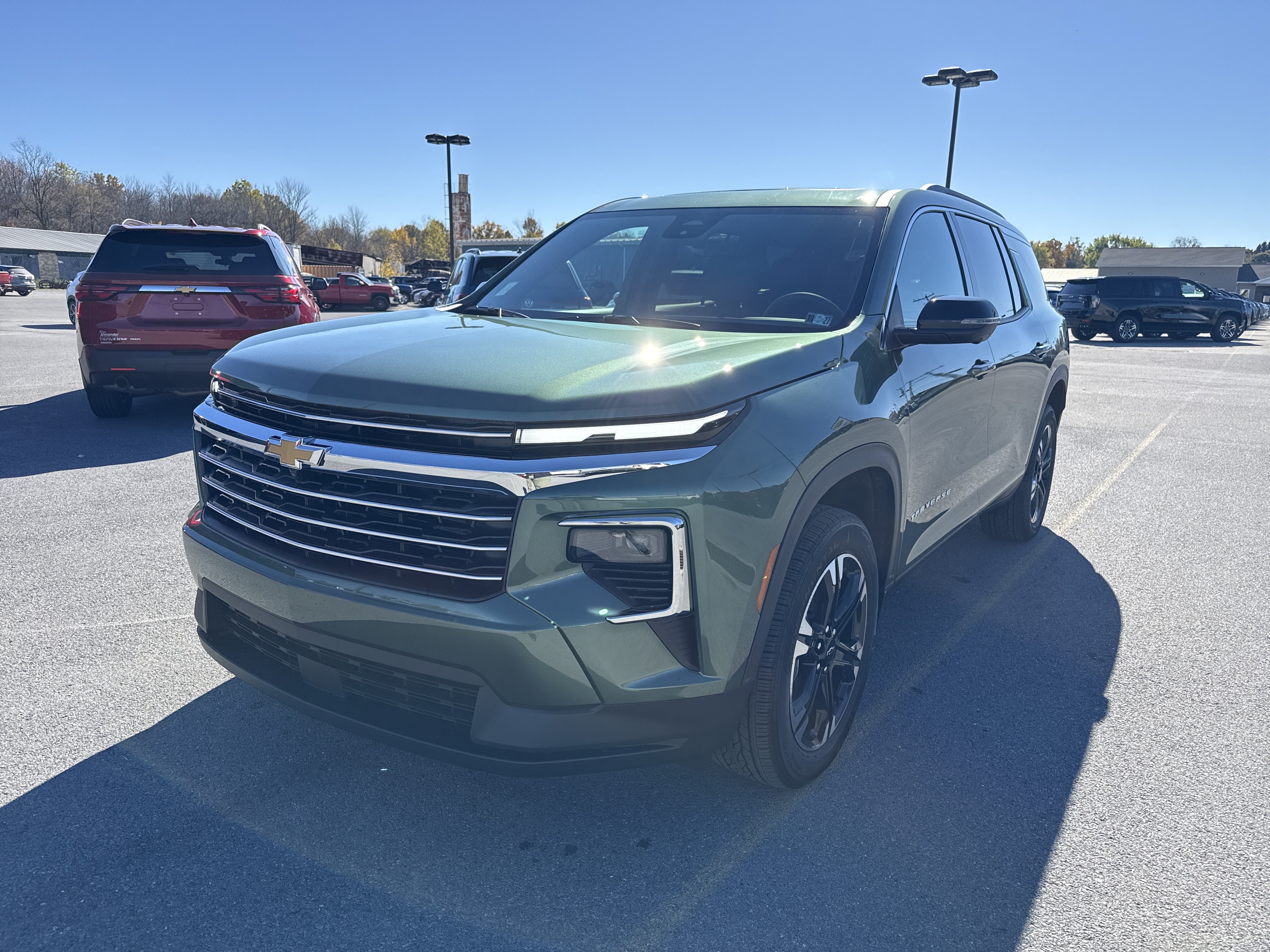 New 2027 Chevrolet Traverse LT w/ Sun and Wheel Package AWD/4WD image 2