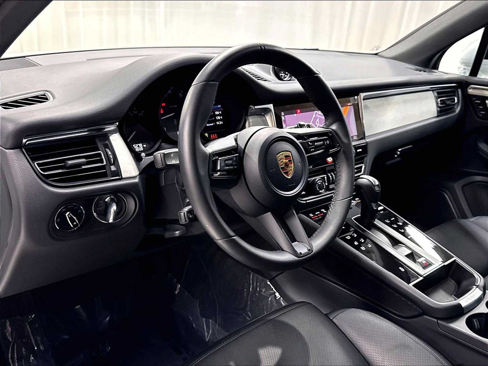 Used 2026 Porsche Macan AWD/4WD image 6