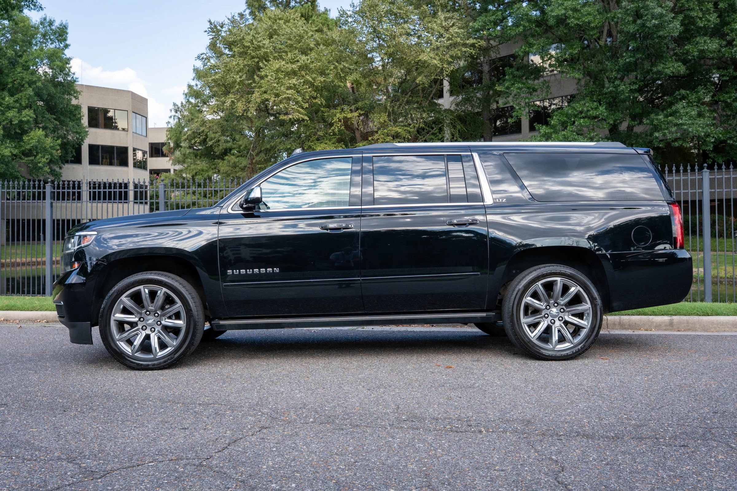 Used 2016 Chevrolet Suburban LTZ AWD/4WD image 9